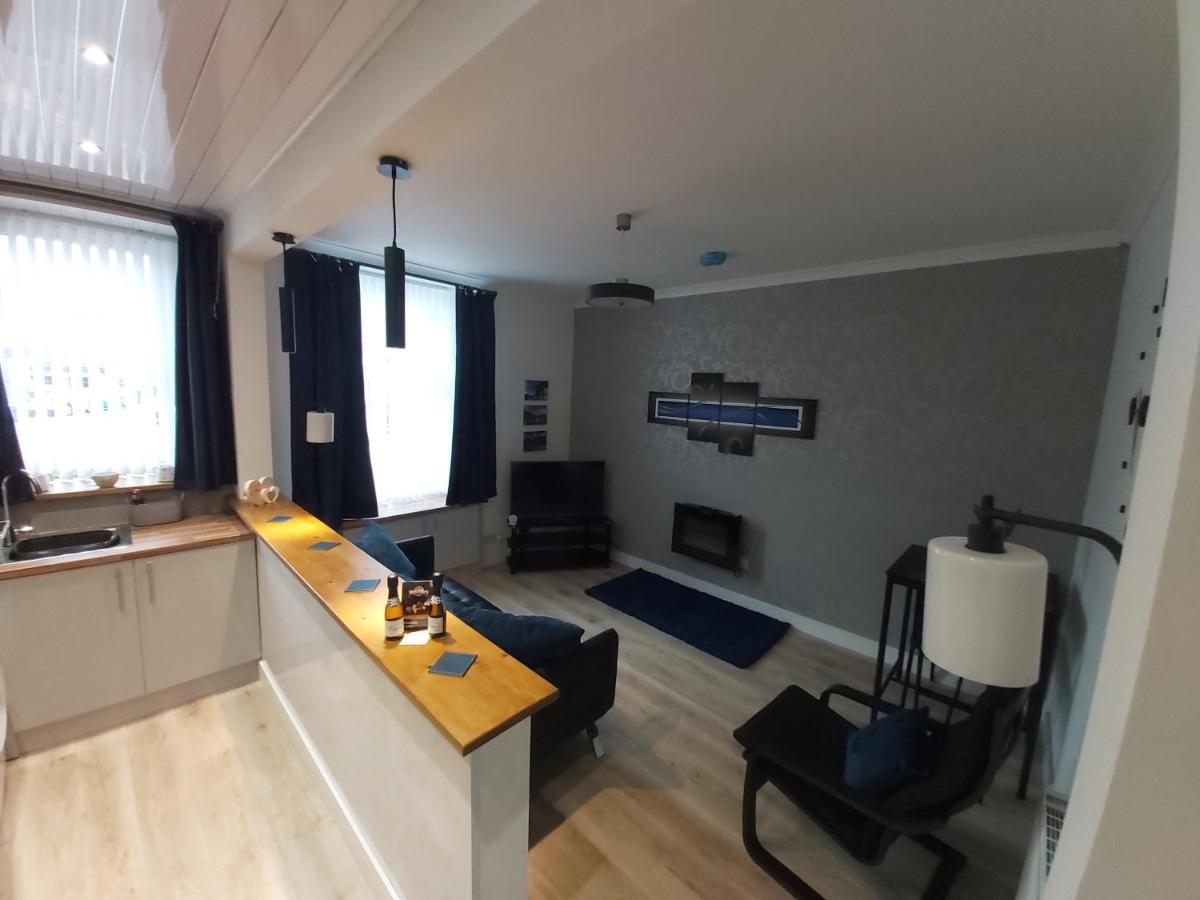 One Bedroom Flat, Very Close To Town Center. オーバン エクステリア 写真