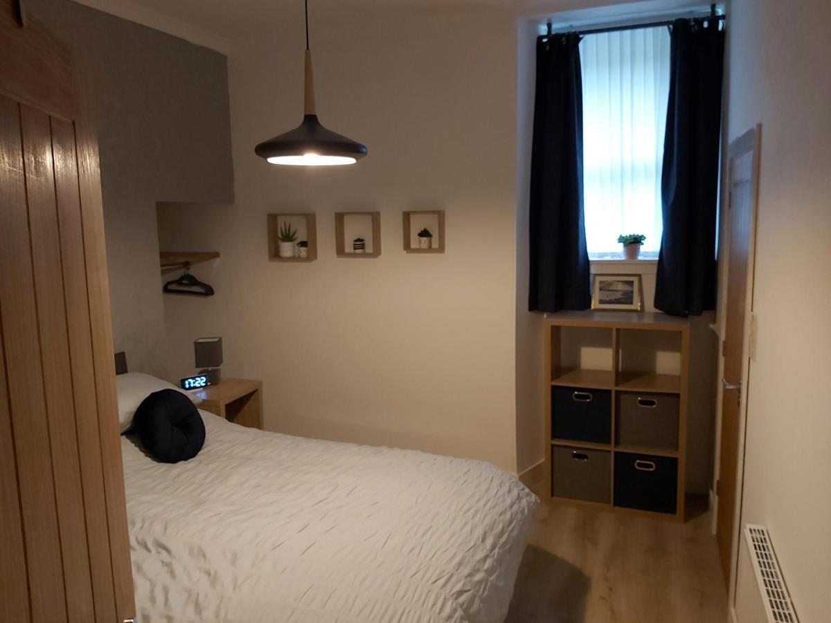 One Bedroom Flat, Very Close To Town Center. オーバン エクステリア 写真