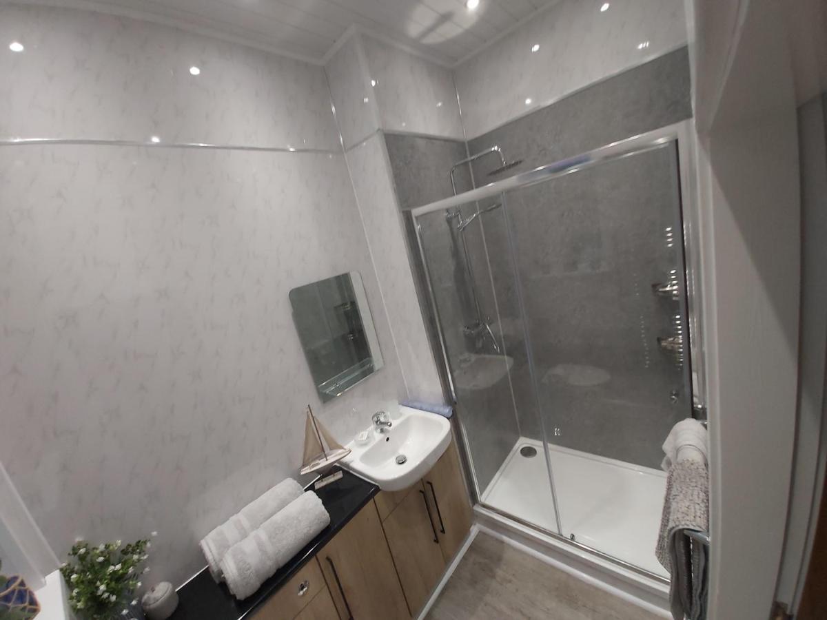 One Bedroom Flat, Very Close To Town Center. オーバン エクステリア 写真