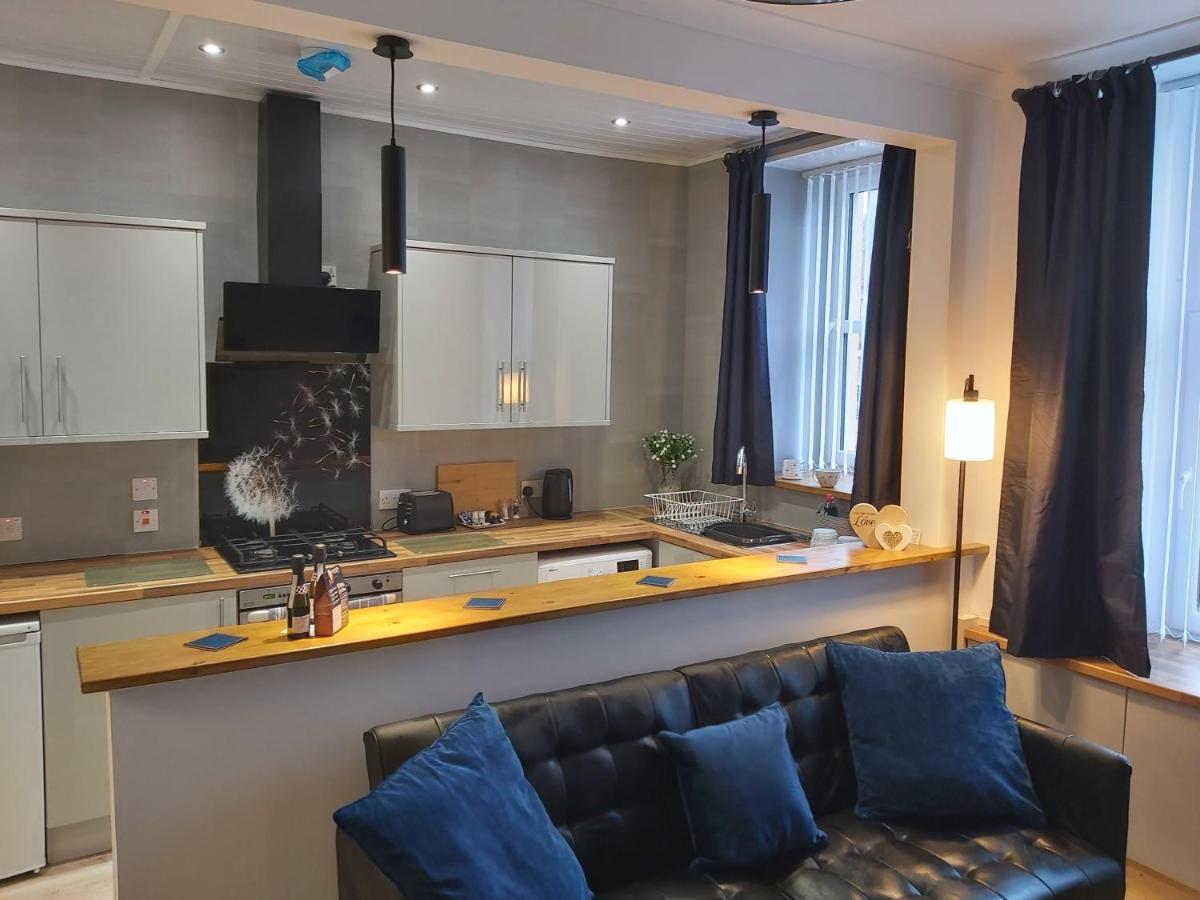 One Bedroom Flat, Very Close To Town Center. オーバン エクステリア 写真
