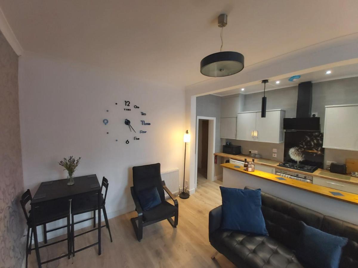 One Bedroom Flat, Very Close To Town Center. オーバン エクステリア 写真