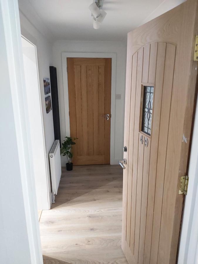 One Bedroom Flat, Very Close To Town Center. オーバン エクステリア 写真