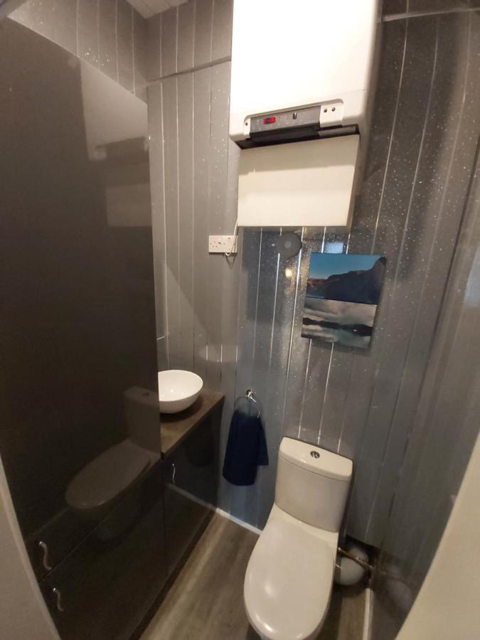 One Bedroom Flat, Very Close To Town Center. オーバン エクステリア 写真