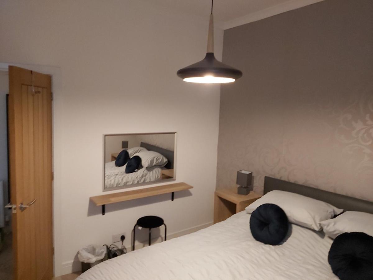 One Bedroom Flat, Very Close To Town Center. オーバン エクステリア 写真